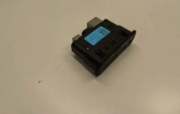 Dodge Charger USB socket connector 68206384AC 68206384AB