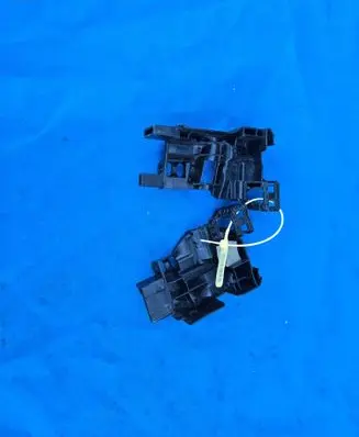 BMW X1 U11 Radiator mount bracket 9846982 9846983
