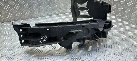 Audi Q5 SQ5 Headlight/headlamp mounting bracket 8R0805608