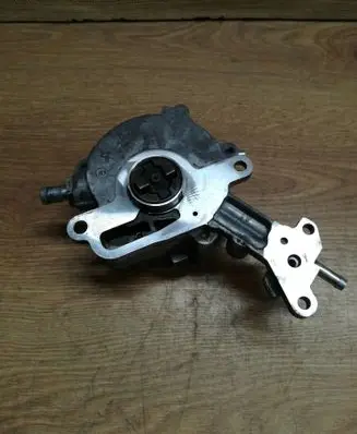 Volkswagen PASSAT B5.5 Vacuum pump 038145209C