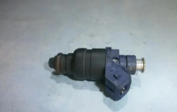 Audi A6 S6 C5 4B Fuel injector 078133551l