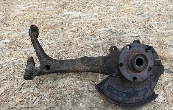 Volkswagen PASSAT B5 Front wheel hub spindle knuckle