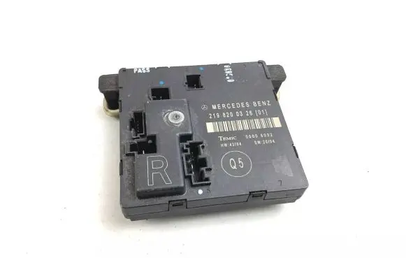 Mercedes-Benz CLS C219 Door control unit/module 2198200326