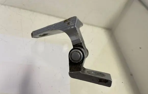 Volkswagen PASSAT B6 Front door upper hinge 3C0831401