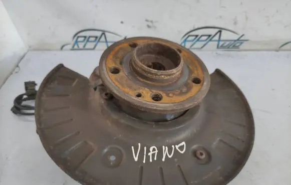 Mercedes-Benz Vito Viano W639 Front wheel hub spindle knuckle A6393320324
