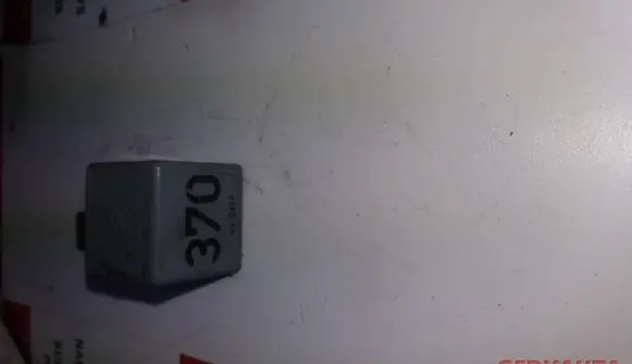 Volkswagen PASSAT B5 Other relay 8D0951253
