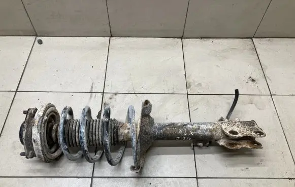 Nissan X-Trail T30 Rear shock absorber with coil spring 