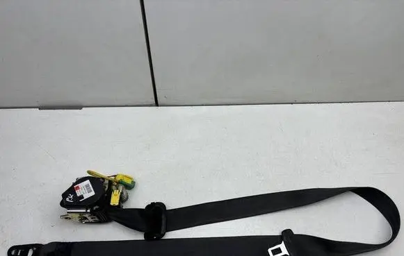 Volkswagen Touareg I Front seatbelt 7L0857705E