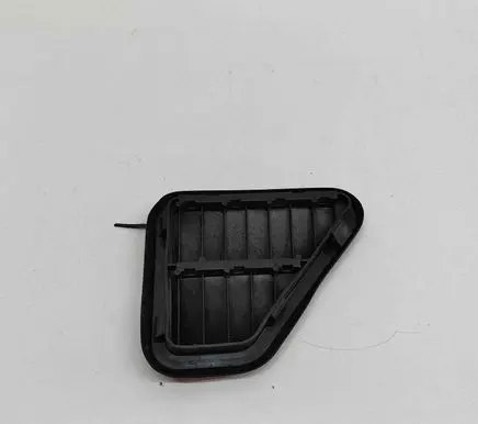 Quarter panel pressure vent