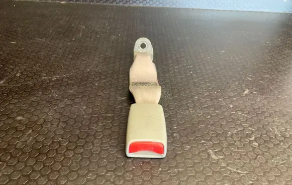 Nissan X-Trail T30 Rear seatbelt buckle