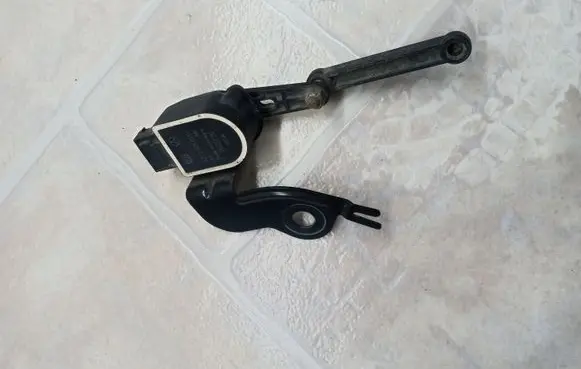 Mercedes-Benz S W222 Air suspension front height level sensor A2229050503 A2223270240