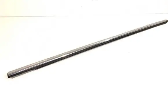 Nissan Qashqai Front door windshield rail 