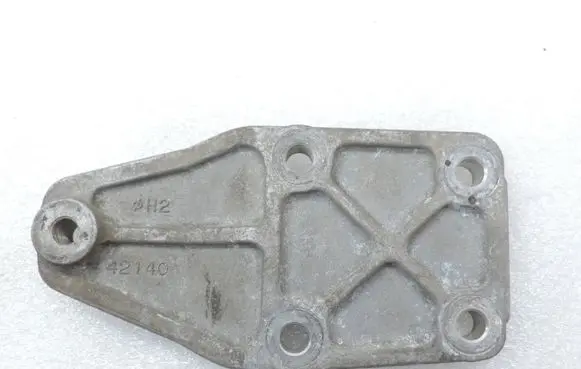 Toyota RAV 4 (XA30) Rear differential mounting bracket 5239142140