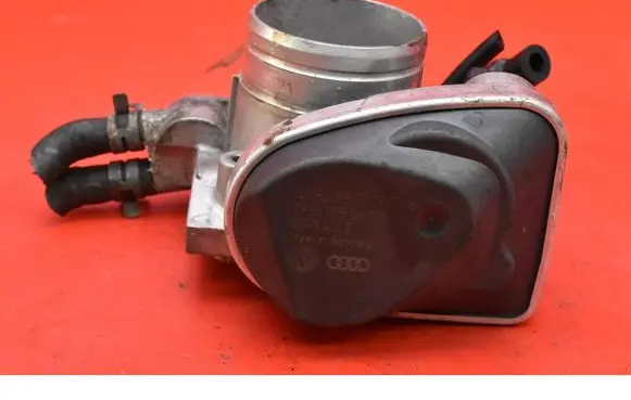 Volkswagen PASSAT B5 Throttle body valve 06B133062L