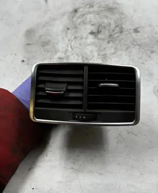 Rear air vent grill