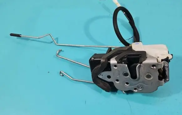Opel Mokka Front door lock 13579522 IMPRK1372330