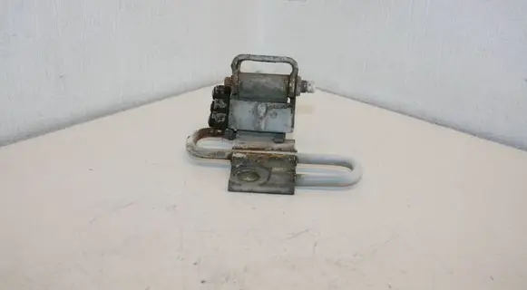 Volkswagen Caddy Front door lower hinge 1T0831412A
