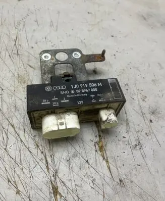Skoda Fabia Mk1 (6Y) Coolant fan relay 1J0919506M 898967000