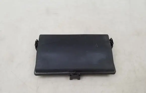 Opel Insignia A Fuse box cover 13222784
