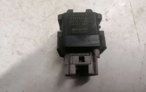 Toyota Corolla Verso E121 Glow plug pre-heat relay 2861067010 1567000671