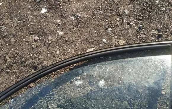 Nissan Primera Front door window glass four-door as2