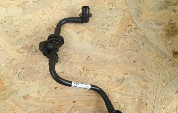 Audi A8 S8 D4 4H Breather/breather pipe/hose 4N1611931
