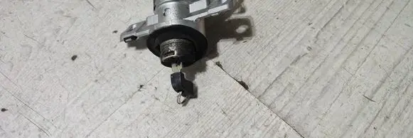 Lexus RC Tailgate window lock/catch/latch 