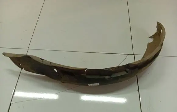 Front wheel arch liner splash guards