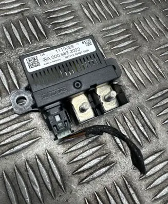 Mercedes-Benz SLK R172 Charging relay A0009822023 1110029 03111500480