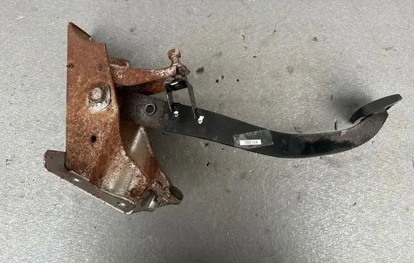 Nissan Patrol Y60 Clutch pedal 4654006J00
