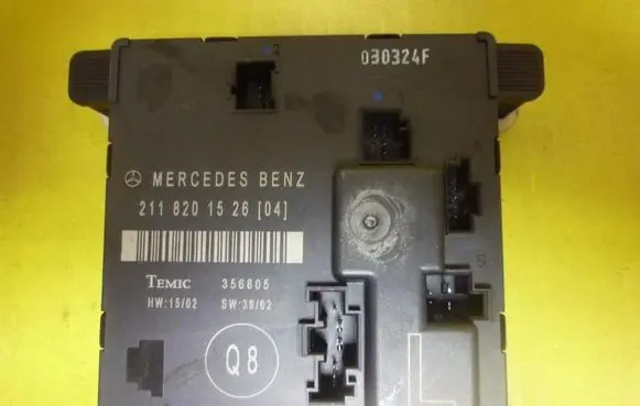 Mercedes-Benz E W211 Door control unit/module A2118201526 AB016