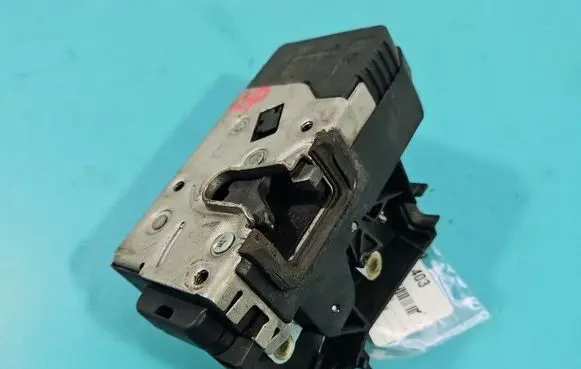 Opel Meriva A Front door lock 13154791 IMPRK1541403