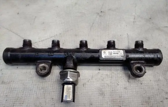 Volvo V50 Fuel main line pipe 9681649580