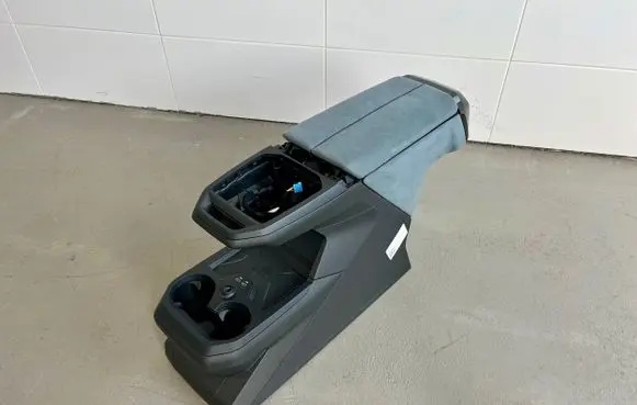 BMW iX Center console bmwi20tunel