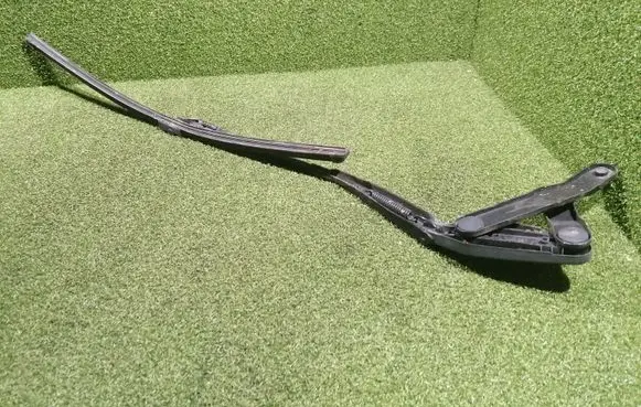 Mercedes-Benz E W212 Front wiper blade arm 3392125703