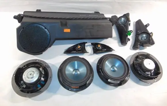 Mercedes-Benz R W251 Audio system kit A2518200602 A2518200202 A1648201102