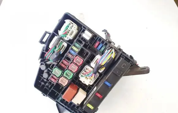 Toyota Yaris Fuse box set 7178r0a1