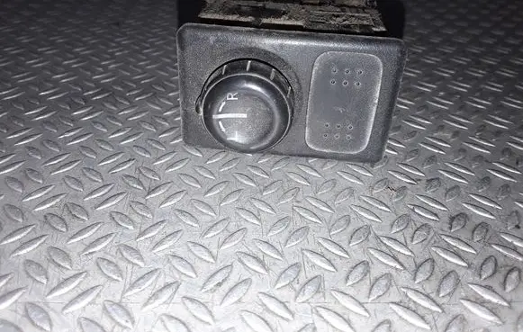 Nissan Navara D22 Wing mirror switch