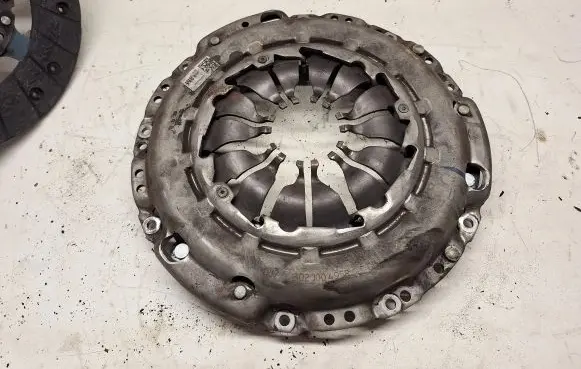 Nissan Qashqai Clutch set kit 301013644R 30205921R