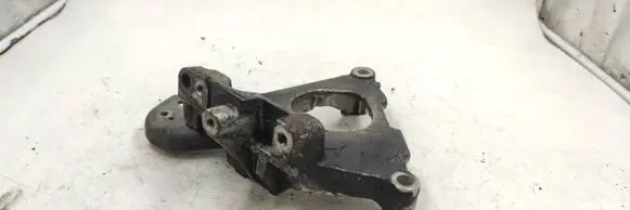Engine mounting bracket