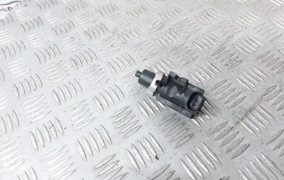 Volkswagen Golf IV Turbo solenoid valve 1J0906627 72290320