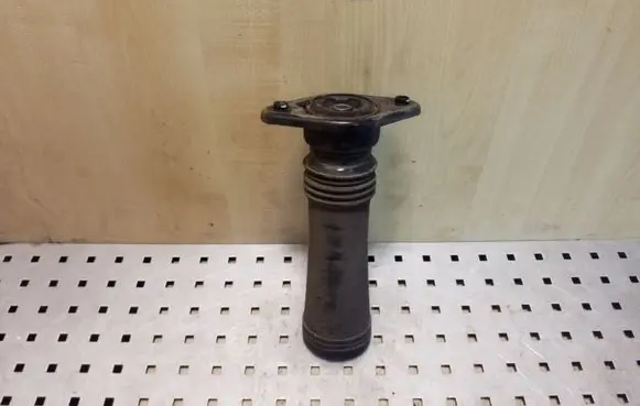 Hyundai i40 Front shock absorber mounting bracket 