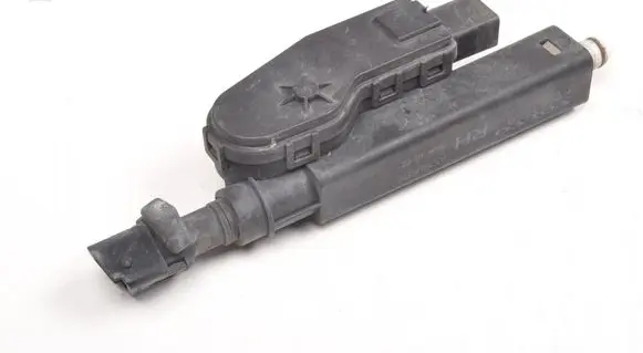Volvo S80 Headlight washer pump 30663580