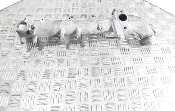 Nissan X-Trail T30 Intake manifold