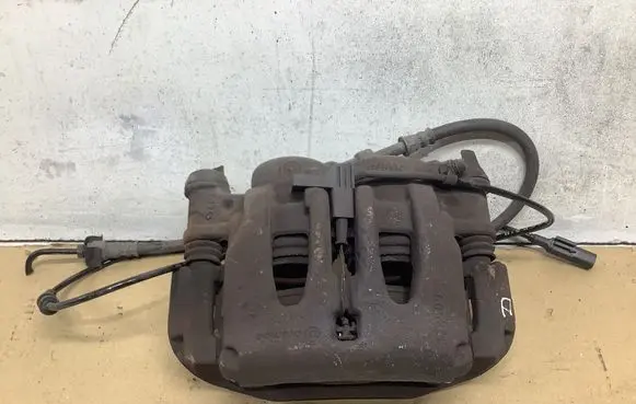 Mercedes-Benz Vito Viano W447 Front brake caliper 929001