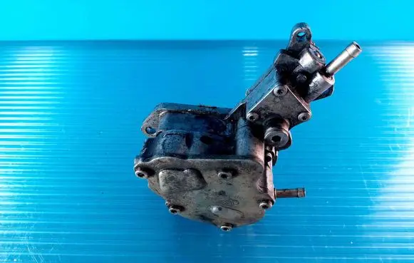 Volkswagen PASSAT B5 Vacuum pump 038145209A