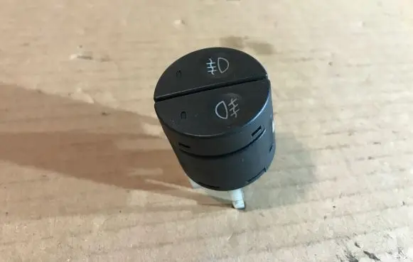 Fog light switch