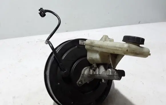 Opel Vivaro Brake booster 8200837108