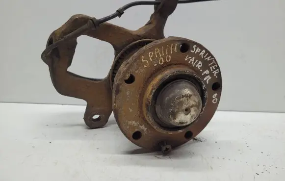 Front wheel hub