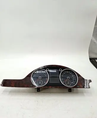 Volkswagen PASSAT CC Speedometer (instrument cluster) 3C8920870